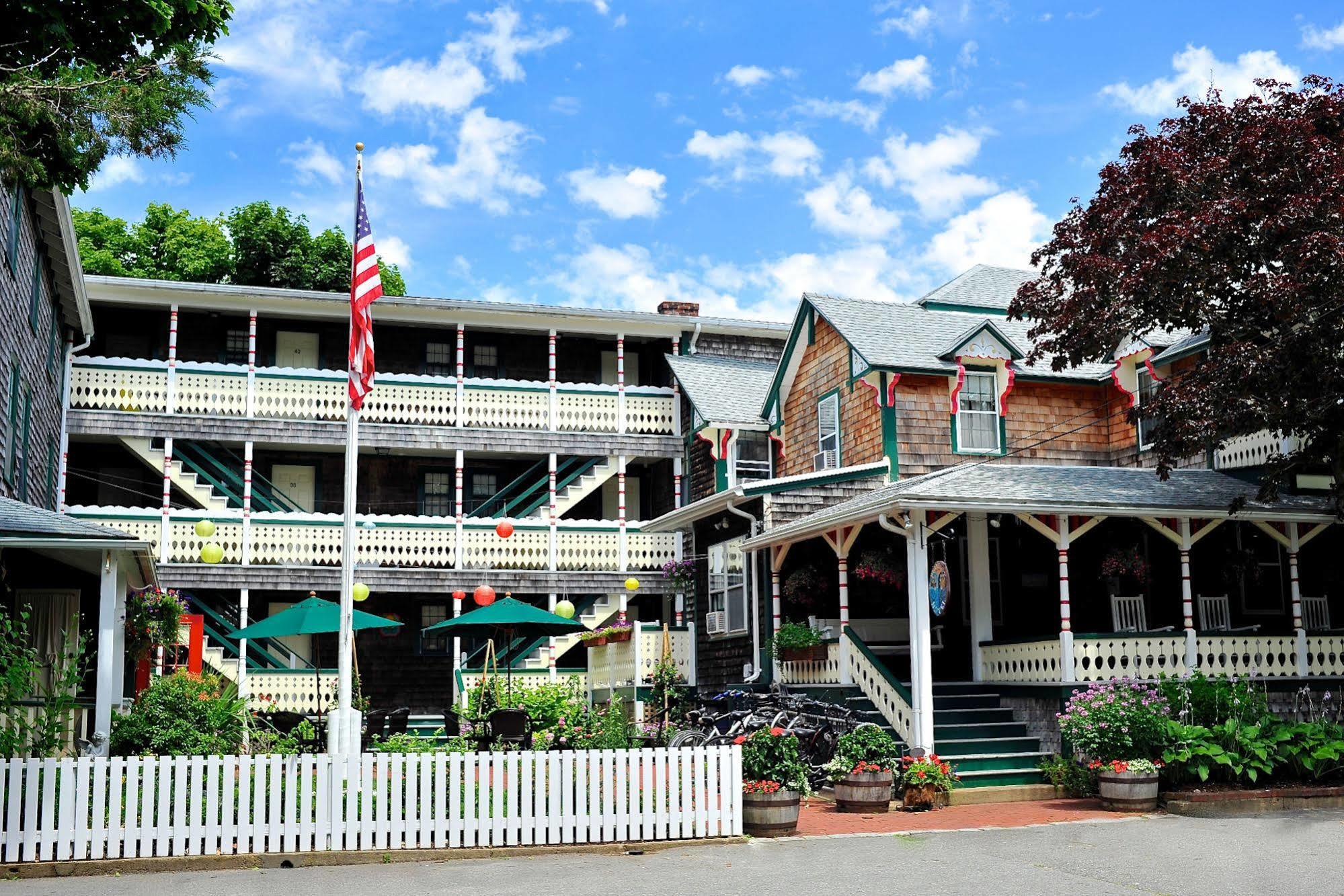 Pequot Hotel Оук-Блаффс Экстерьер фото